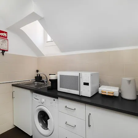 Whome Stylish Top-floor Flat In Iconic Chiado Lissabon