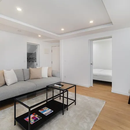 Whome Stylish Top-floor Flat In Iconic Chiado Lissabon