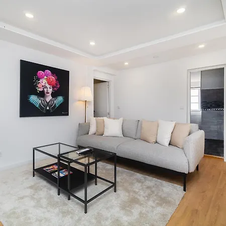 Whome Stylish Top-floor Flat In Iconic Chiado * Лиссабон