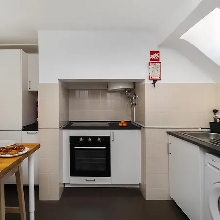 Апартаменты Whome Stylish Top-floor Flat In Iconic Chiado Лиссабон