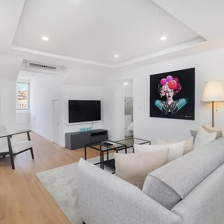Апартаменты Whome Stylish Top-floor Flat In Iconic Chiado *