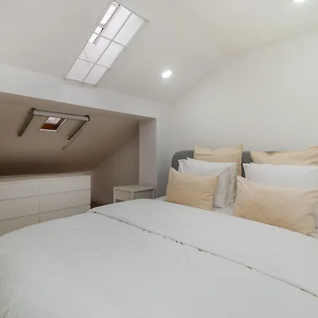 Whome Stylish Top-floor Flat In Iconic Chiado Lisbona
